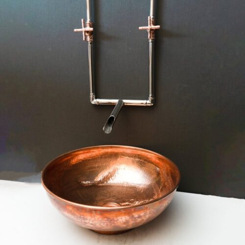 Old Fashioned Wall-Mounted Faucet - Image 4